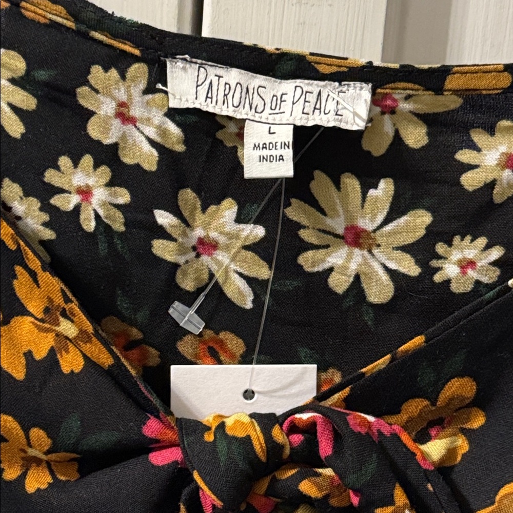 NWT Floral Black Top - Picture 4 of 4